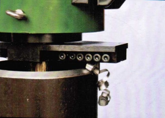 點擊查看詳細信息<br>標題：管子坡口機工作照 閱讀次數(shù)：10899